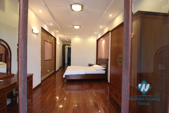 Lake view apartment for rent on Tran Vu, Truc Bach, Ba Dinh